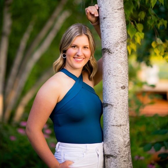 Meet your Posher, Madison - Picture 3 of 4